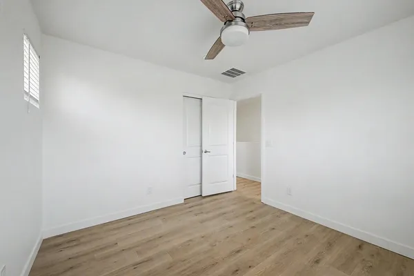 $2,400 | 105 West Latona Road, Phoenix, AZ 85041
