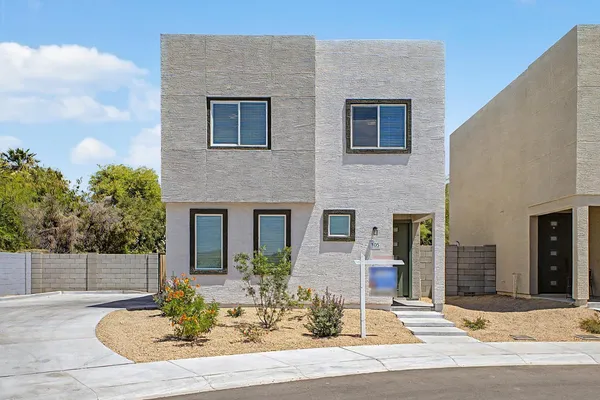 $2,400 | 105 West Latona Road, Phoenix, AZ 85041