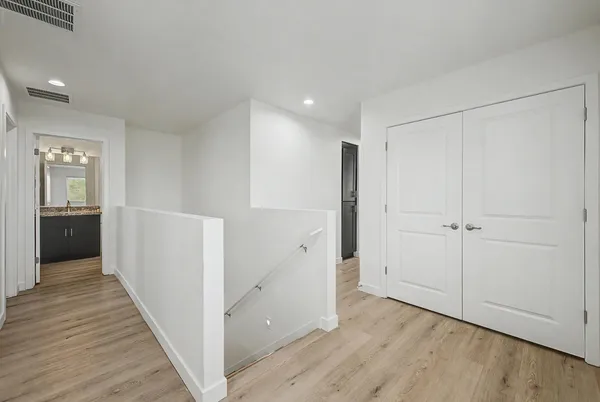 $2,400 | 105 West Latona Road, Phoenix, AZ 85041