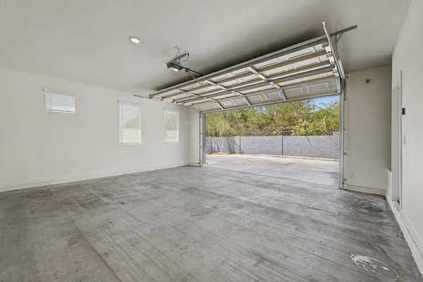 $2,400 | 105 West Latona Road, Phoenix, AZ 85041