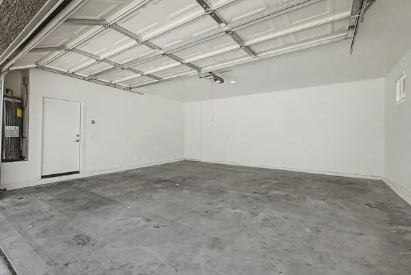 $2,400 | 105 West Latona Road, Phoenix, AZ 85041