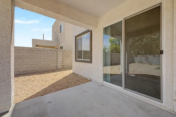 $2,400 | 105 West Latona Road, Phoenix, AZ 85041