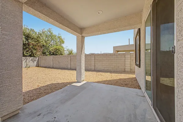 $2,400 | 105 West Latona Road, Phoenix, AZ 85041