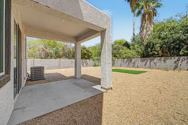 $2,400 | 105 West Latona Road, Phoenix, AZ 85041