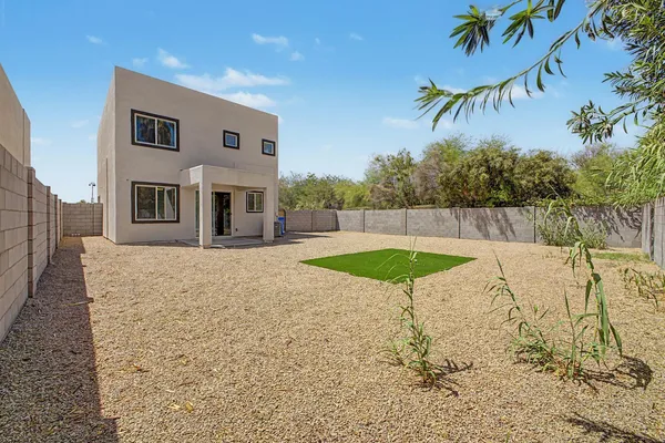 $2,400 | 105 West Latona Road, Phoenix, AZ 85041