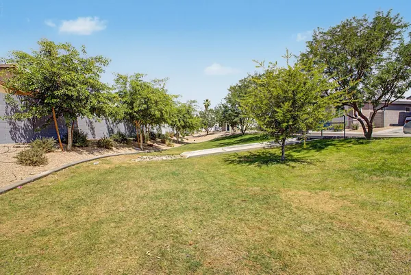 $2,400 | 105 West Latona Road, Phoenix, AZ 85041