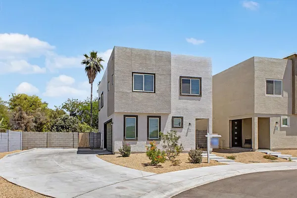 $2,400 | 105 West Latona Road, Phoenix, AZ 85041