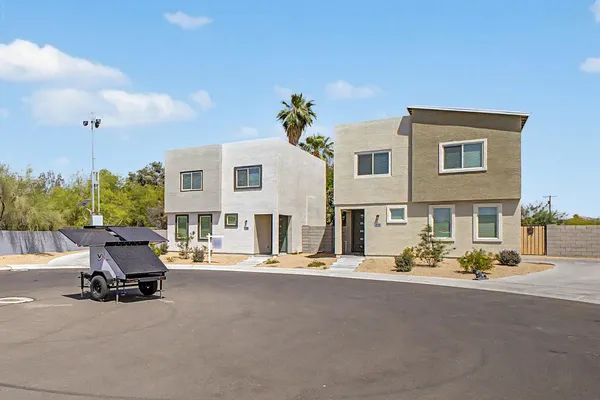 $2,400 | 105 West Latona Road, Phoenix, AZ 85041