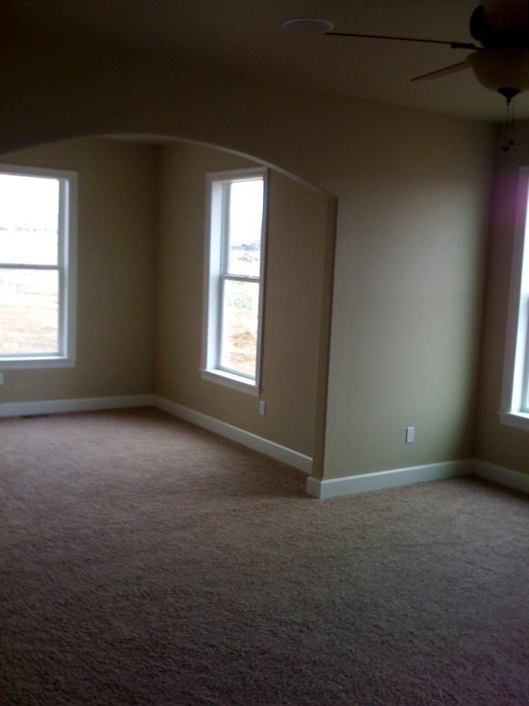 2350 Cook Road Yakima, WA 98908 - Photo 5 of 13 an empty room with windows
