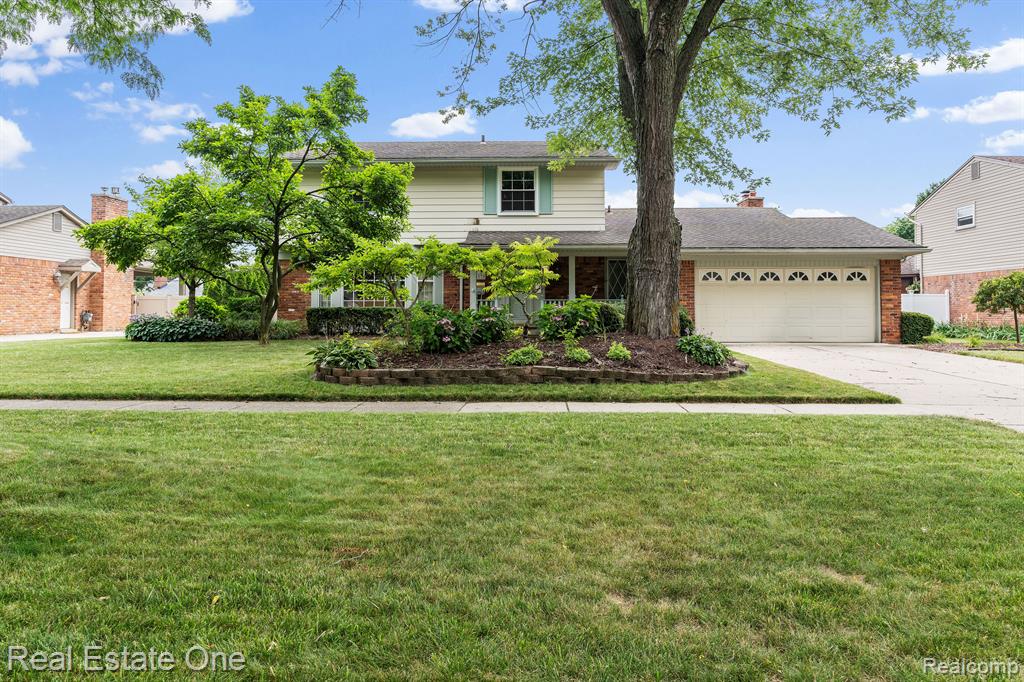 18570 Levan Road Livonia, MI 48152 - Photo 2 of 27 Gallery Image 2