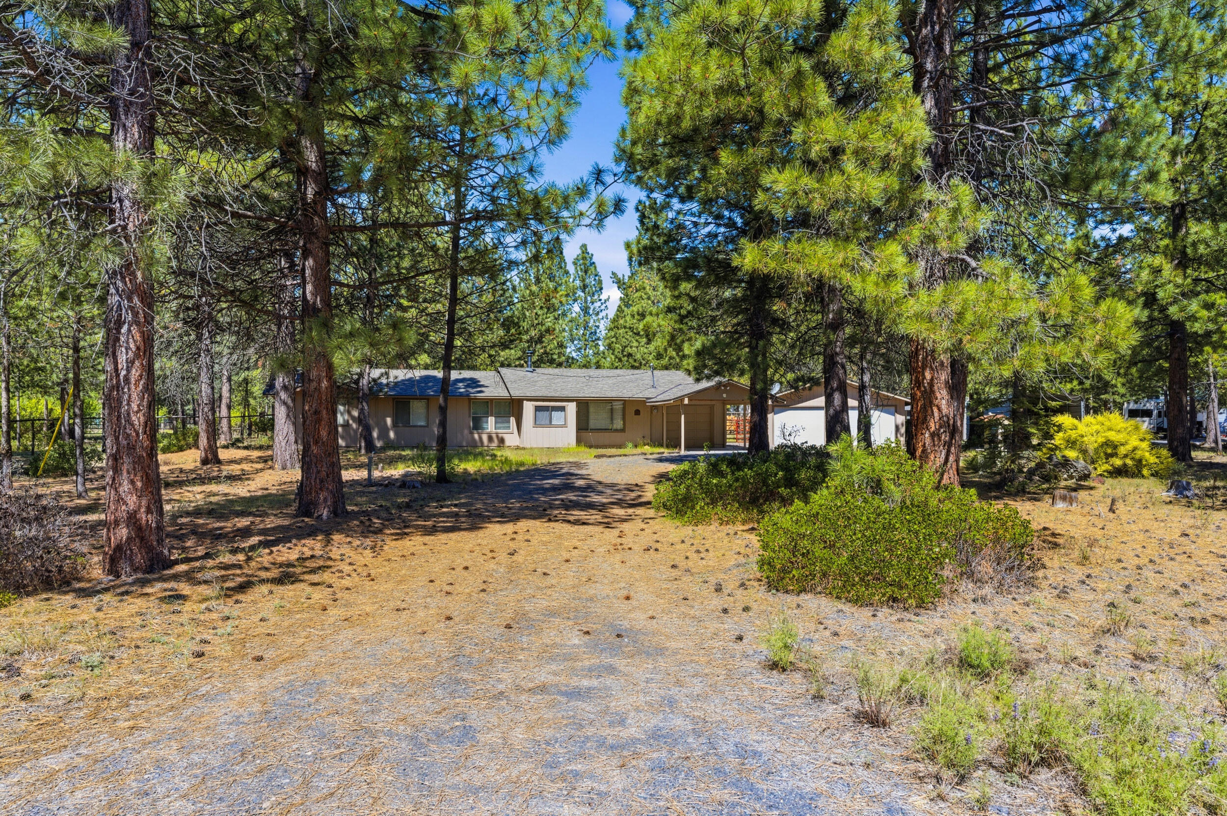 50868 Doe Loop La Pine, OR 97739 - Photo 3 of 51 a front view of a house with a yard