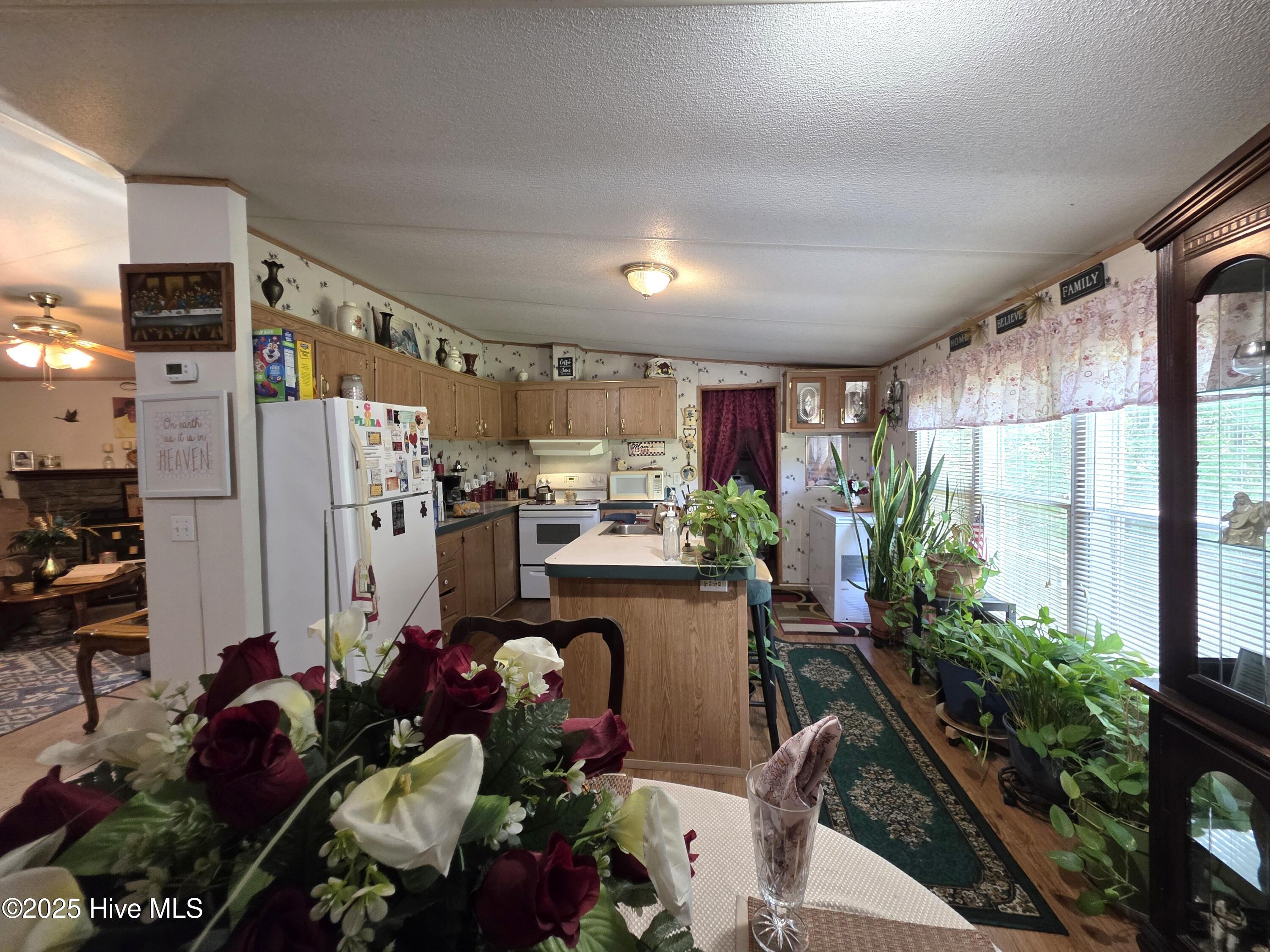 265 Neuse Road New Bern, NC 28560 - Photo 3 of 12 Kitchen Dining Combo