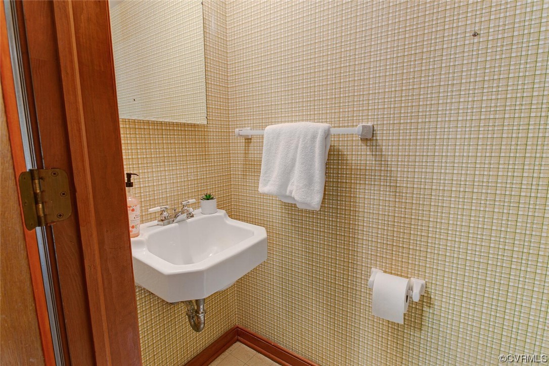 2706 Tanager Road Henrico, VA 23228 - Photo 18 of 30 powder room off den