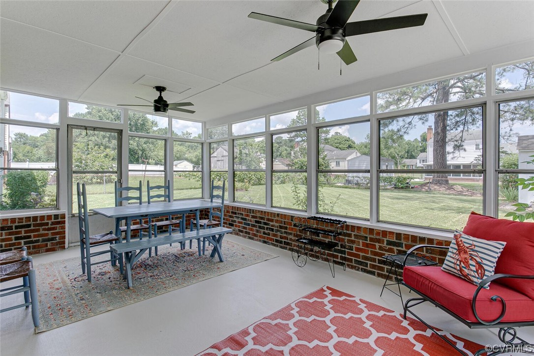 2706 Tanager Road Henrico, VA 23228 - Photo 19 of 30 Screen & Glass sunporch