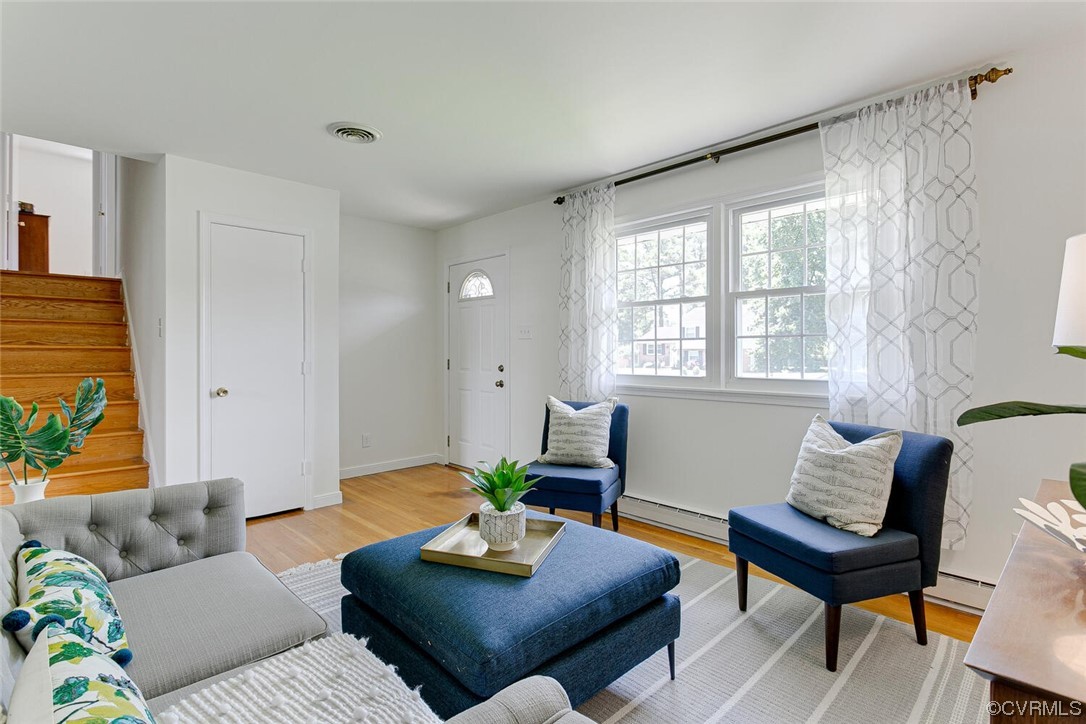 2706 Tanager Road Henrico, VA 23228 - Photo 3 of 30 Bright living room, oak floors, large window
