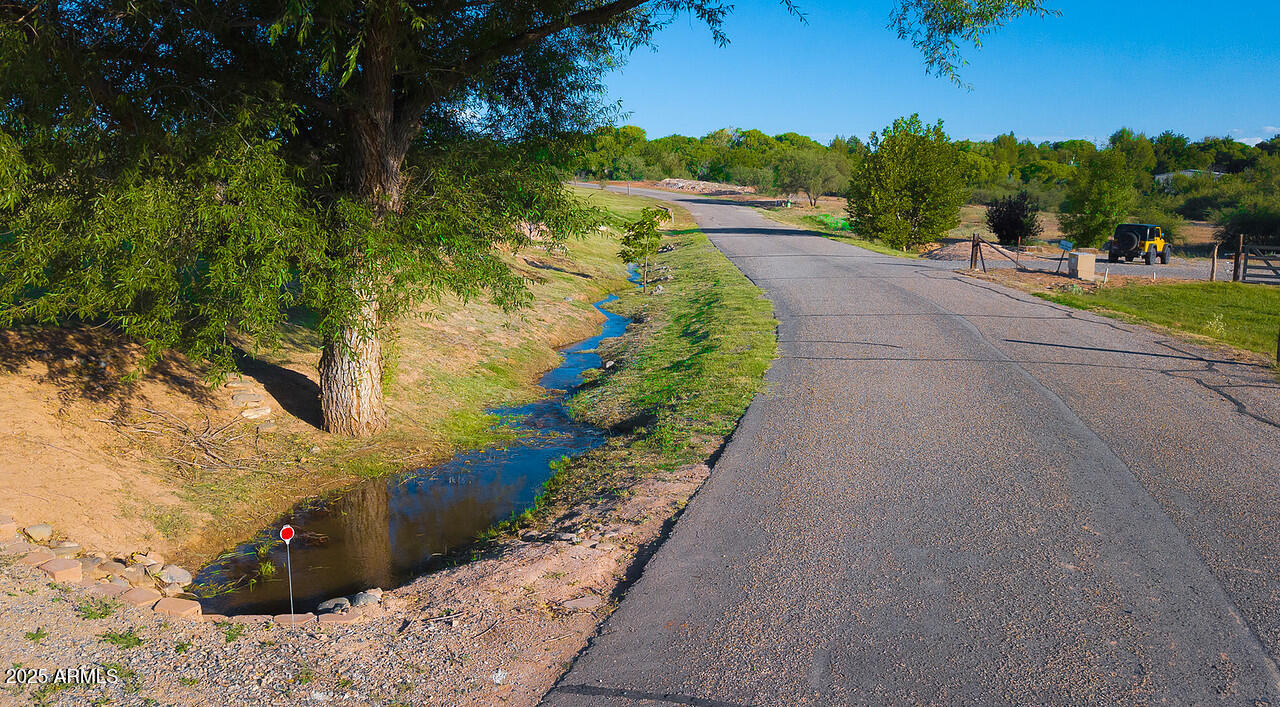275 South Bonito Ranch Loop, Unit 25 Cornville, AZ 86325 - Photo 6 of 27 a view of a garden with a pathway