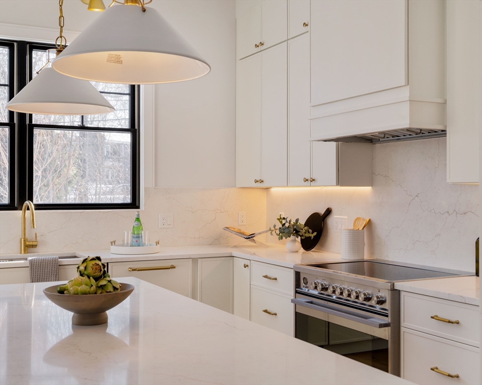 710 Watertown Street, Unit 710 Newton, MA 02460 - Photo 4 of 38