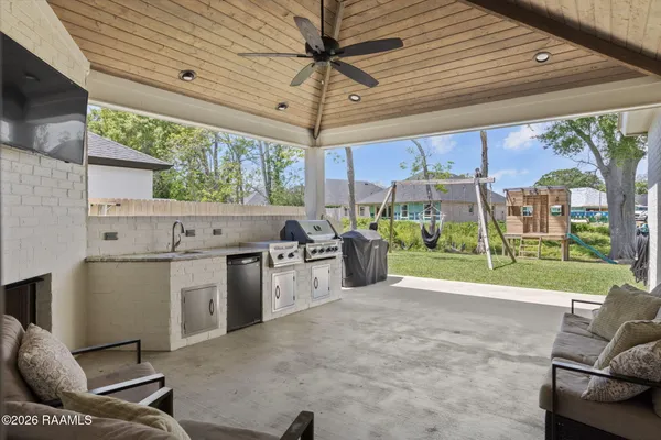 $360,000 | 107 Lakes Edge Drive, Broussard, LA 70518