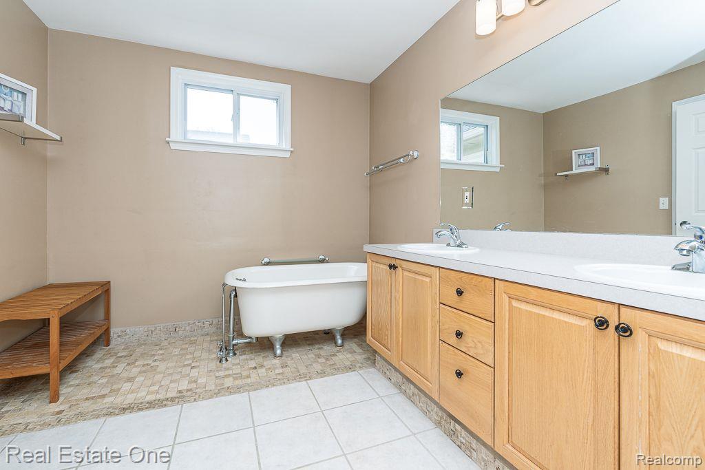 2817 Long Meadow Lane Rochester Hills, MI 48307 - Photo 30 of 57