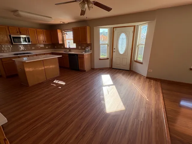 $2,999 | 23901 Cahills Way, Plainfield, IL 60586