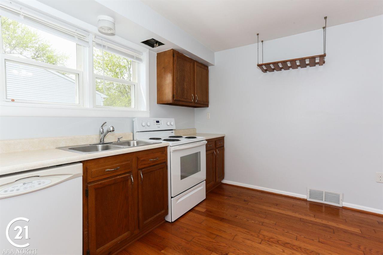 2895 Walsh Drive Rochester, MI 48309 - Photo 19 of 38 31380223-18.JPG