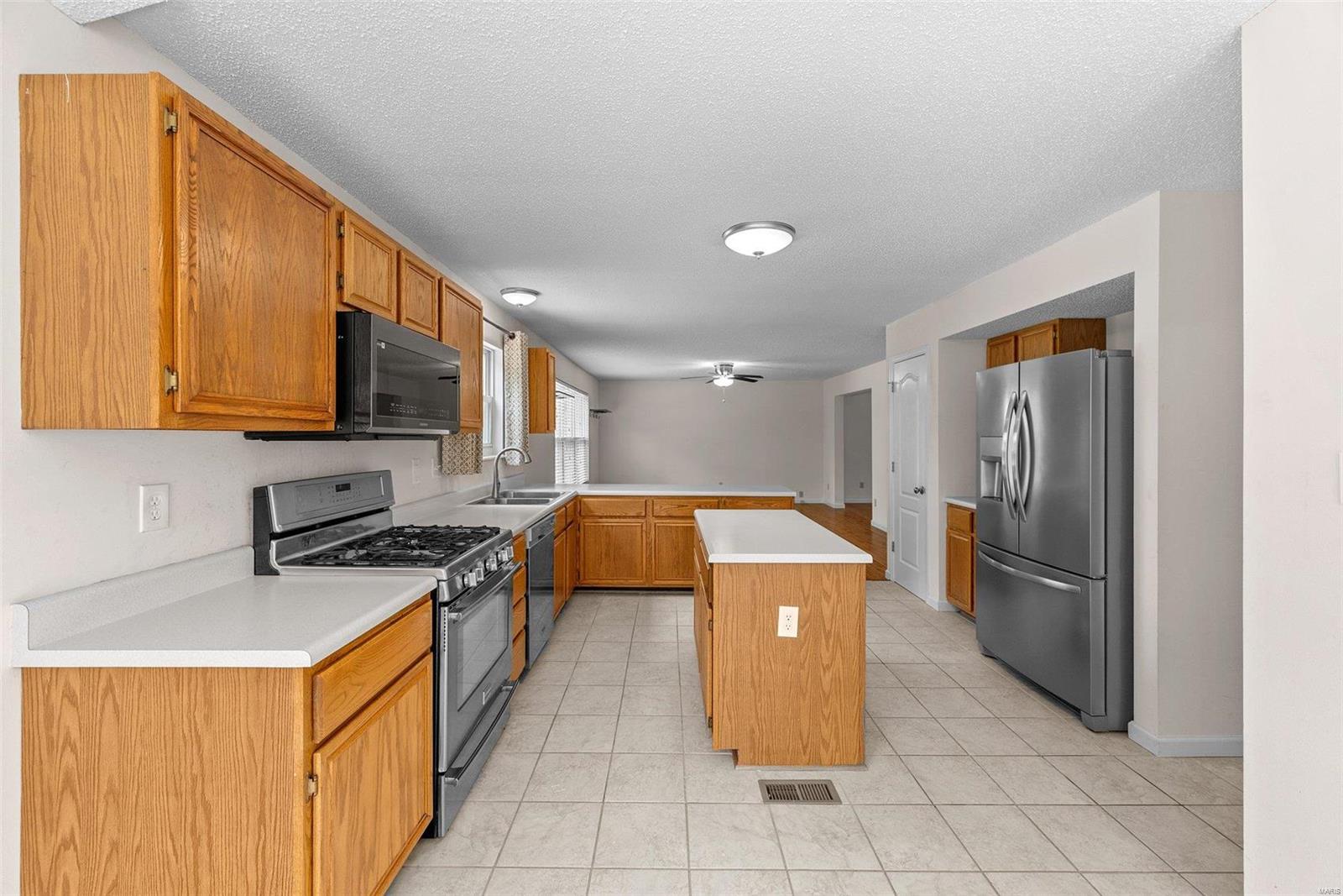 23 Oakshadow Court St. Peters, MO 63376 - Photo 11 of 33