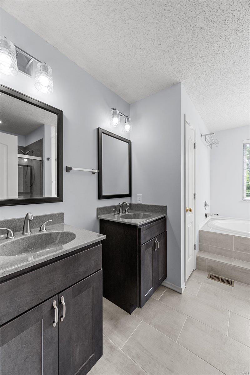 23 Oakshadow Court St. Peters, MO 63376 - Photo 17 of 33