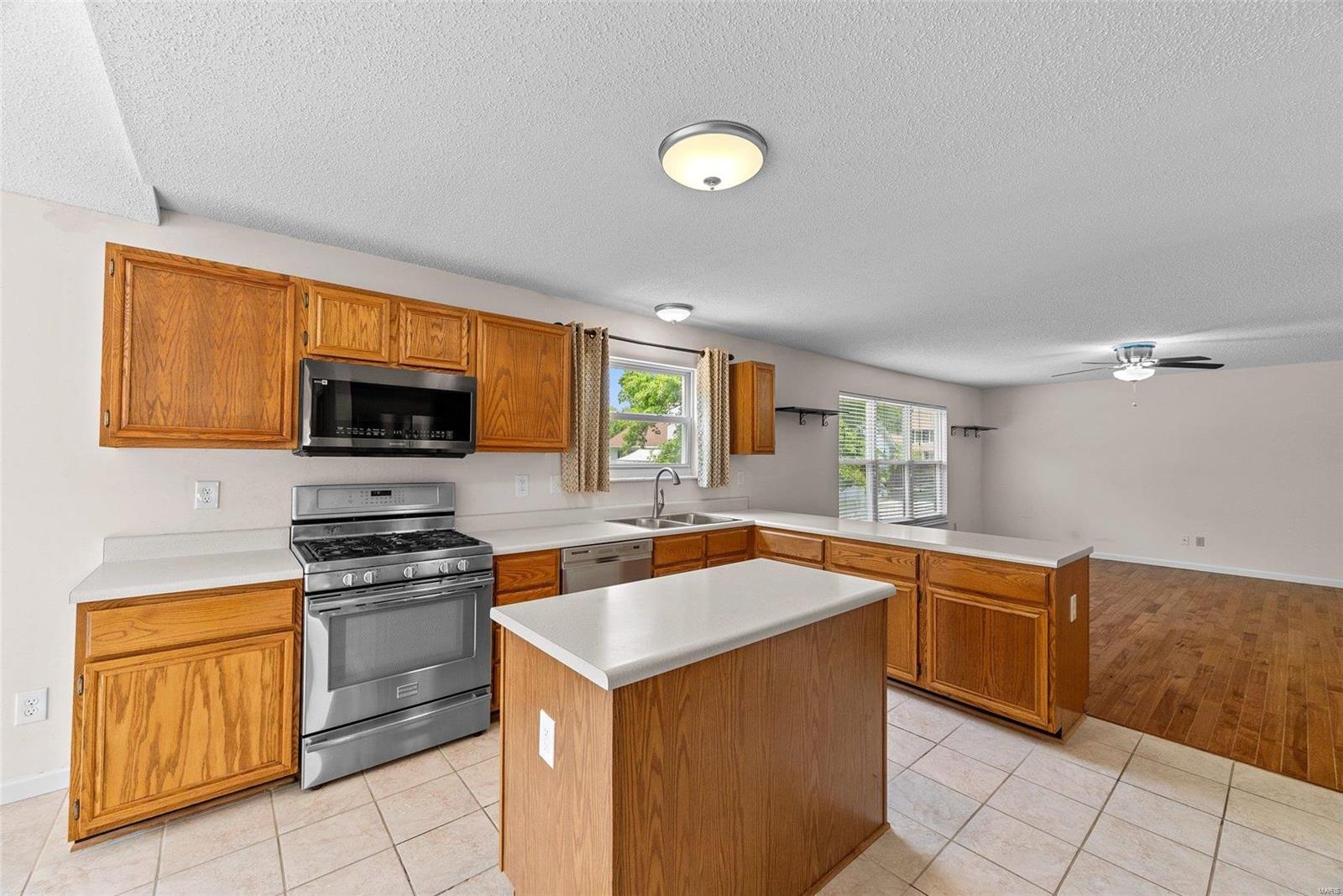 23 Oakshadow Court St. Peters, MO 63376 - Photo 3 of 33