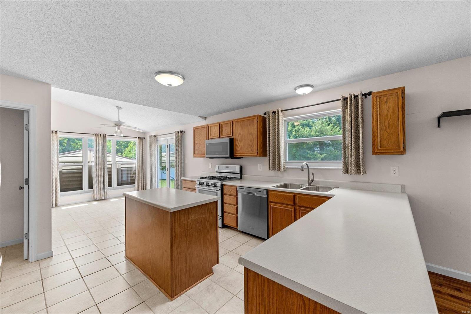 23 Oakshadow Court St. Peters, MO 63376 - Photo 10 of 33