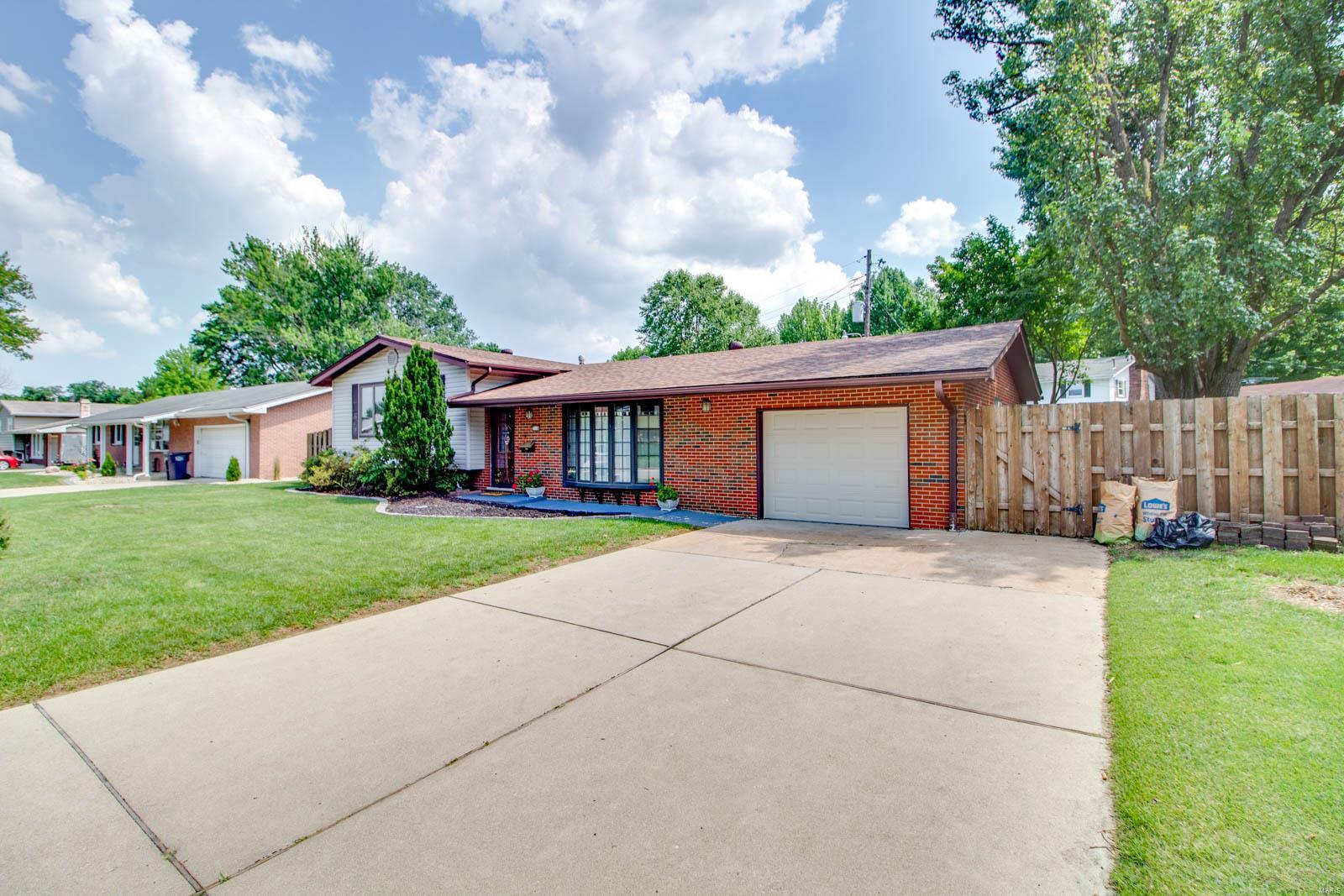 5108 Candy Lane Alton, IL 62002 - Photo 3 of 42 Gallery Image 3