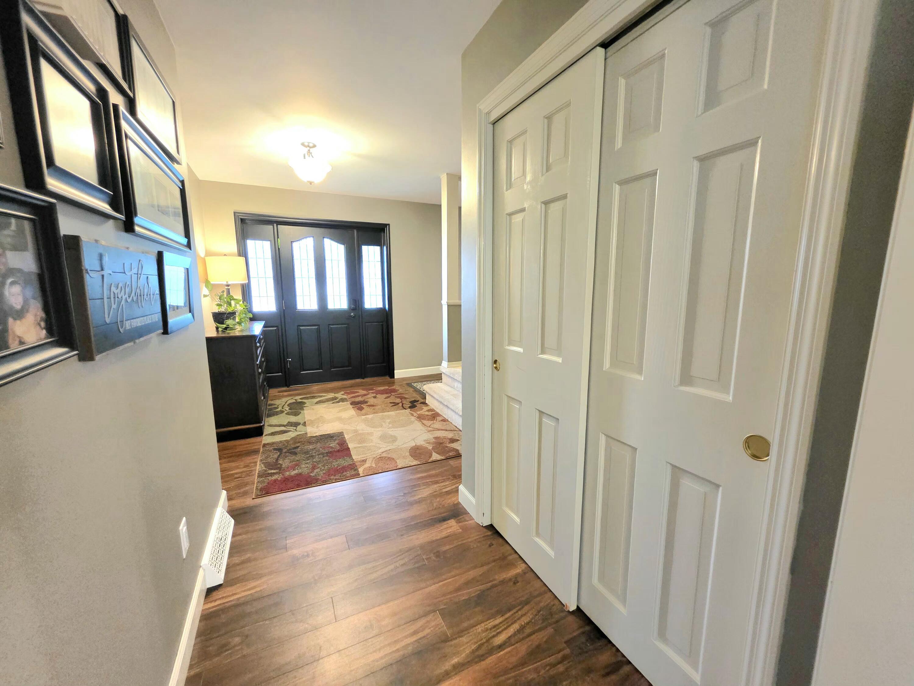 566 Riford Road Neenah, WI 54956 - Photo 25 of 63 Foyer