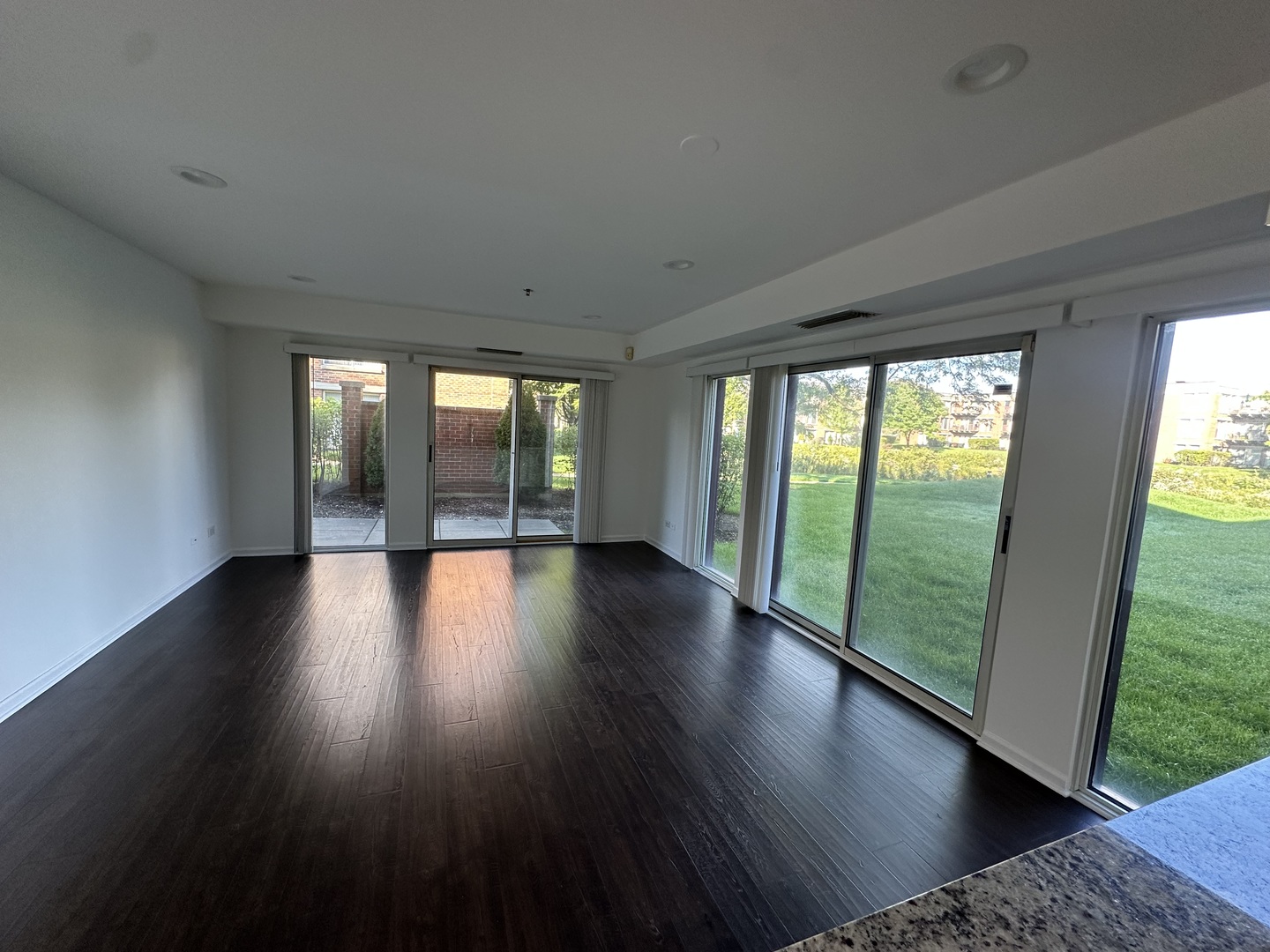 401 Kelburn Road, Unit 114 Deerfield, IL 60015 - Photo 4 of 19 Gallery Image 4