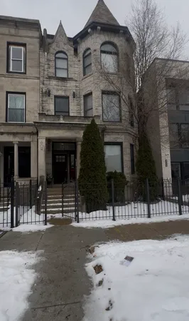 $2,000 | 4518 South Indiana Avenue, Unit 2, Chicago, IL 60653