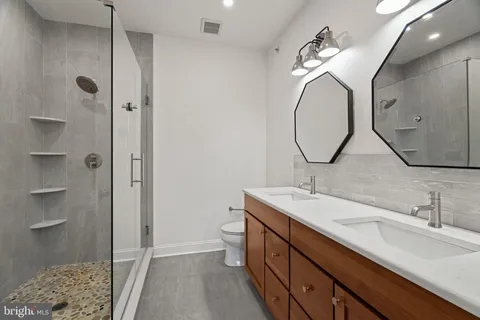 $899,000 | 406 Regatta Drive, Philadelphia, PA 19146