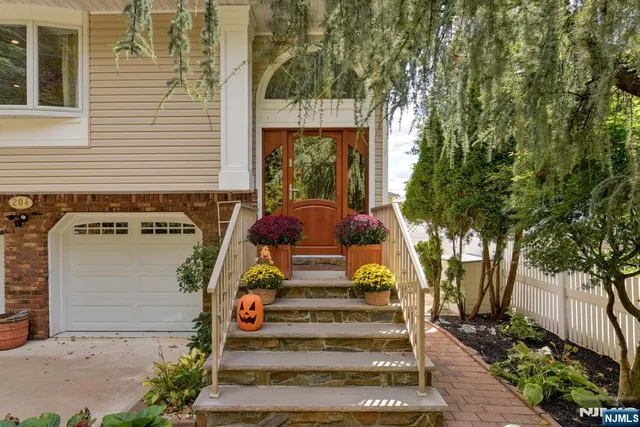 $775,000 | 204 Gilbert Avenue, Elmwood Park, NJ 07407