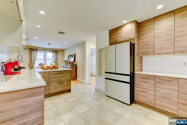 $775,000 | 204 Gilbert Avenue, Elmwood Park, NJ 07407