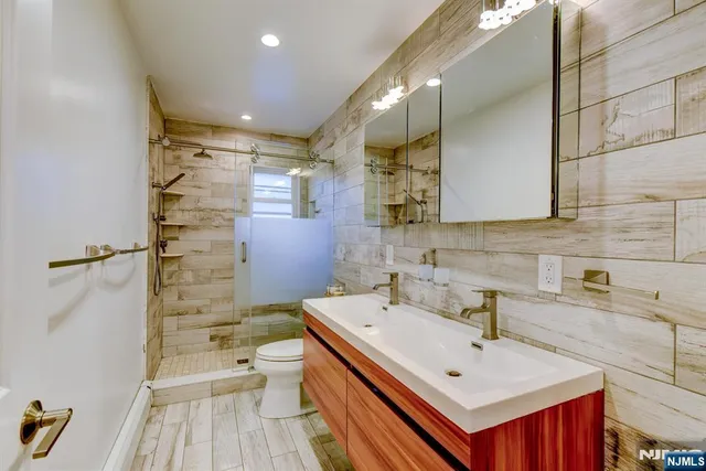 $775,000 | 204 Gilbert Avenue, Elmwood Park, NJ 07407