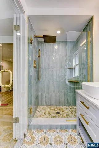 $775,000 | 204 Gilbert Avenue, Elmwood Park, NJ 07407