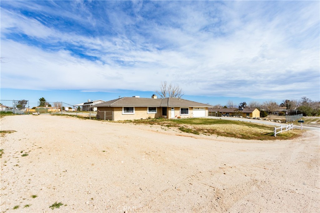 13920 Dos Palmas Road Victorville, CA 92392 - Photo 5 of 52