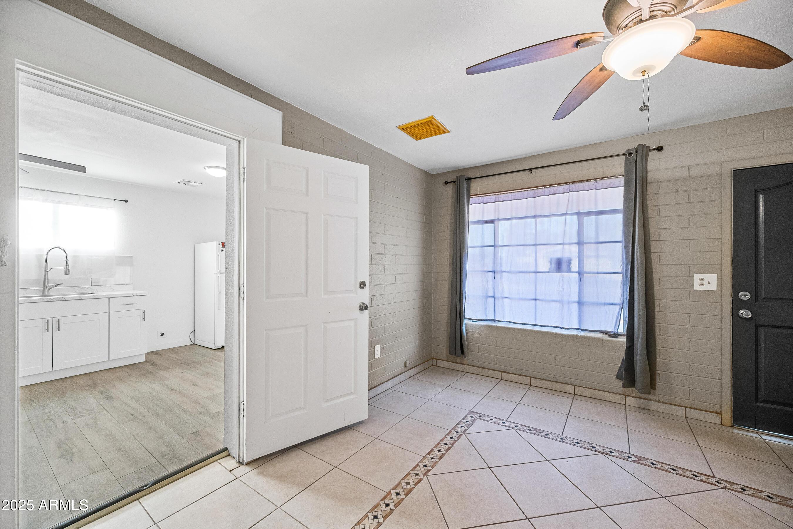 2057 East 10th Street Tempe, AZ 85281 - Photo 14 of 26 a view of an empty room and window