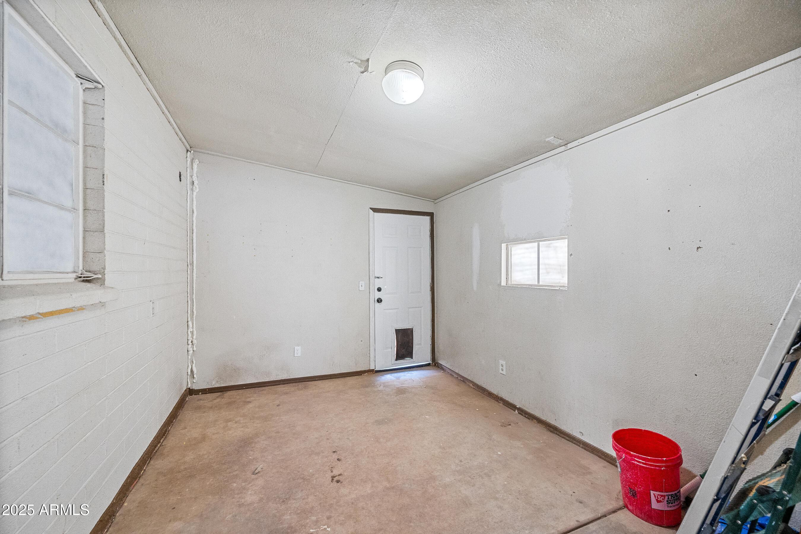 2057 East 10th Street Tempe, AZ 85281 - Photo 24 of 26 a view of an empty room