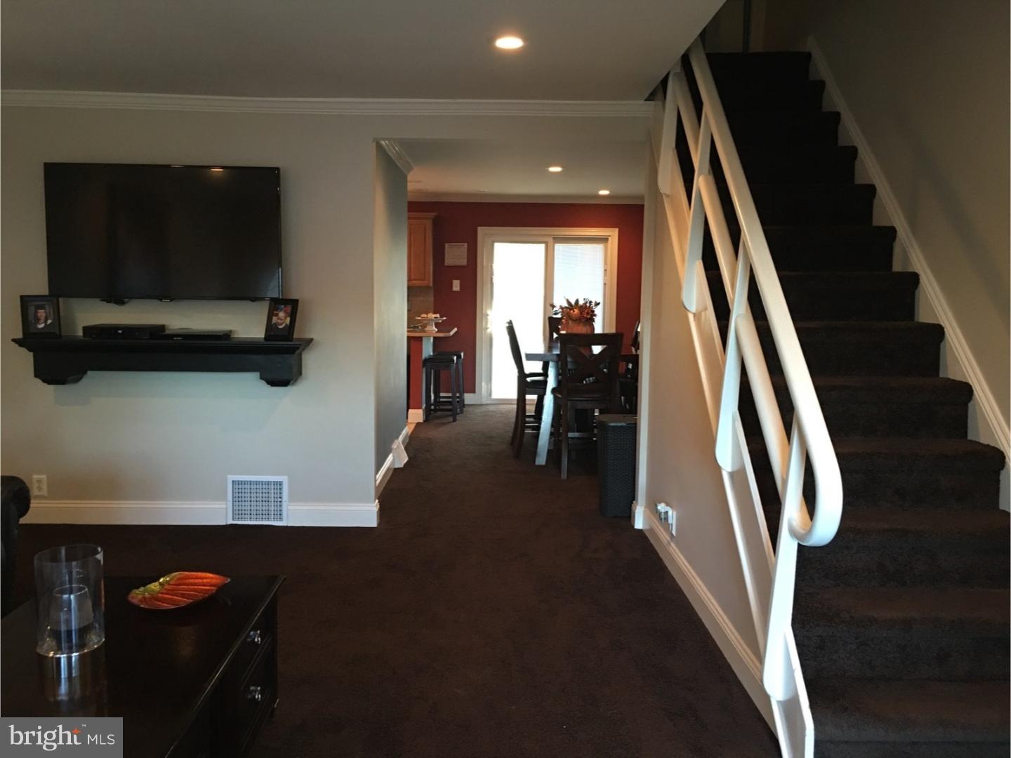 3226 Fordham Road Philadelphia, PA 19114 - Photo 2 of 23 Living Room