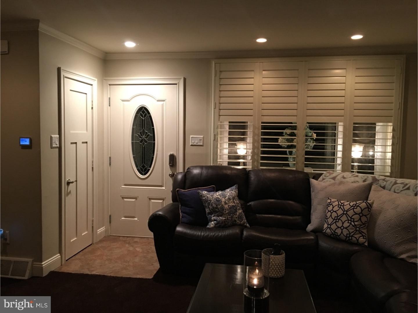 3226 Fordham Road Philadelphia, PA 19114 - Photo 4 of 23 Living Room