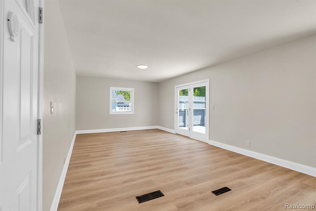 4046 State Road Fort Gratiot, MI 48059 - Photo 16 of 38