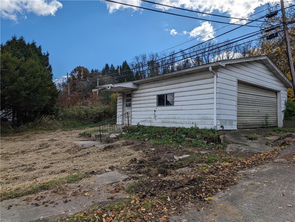 425 Huntingdon Road Yukon, PA 15698 - Photo 4 of 5 a view of a house with a yard