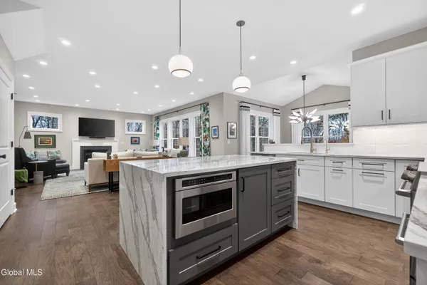 $949,900 | 10 Jennifer Lane, Ballston Spa, NY 12020