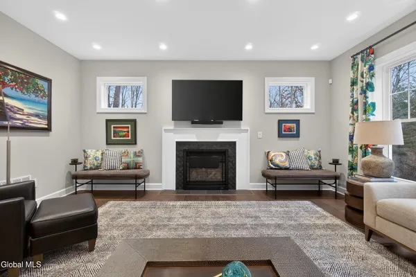 $949,900 | 10 Jennifer Lane, Ballston Spa, NY 12020