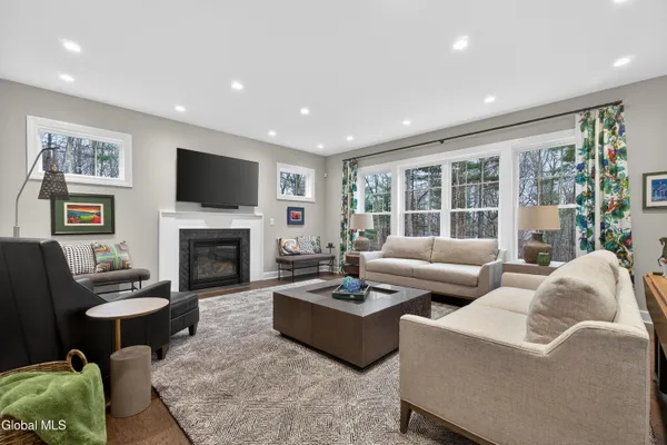 $949,900 | 10 Jennifer Lane, Ballston Spa, NY 12020