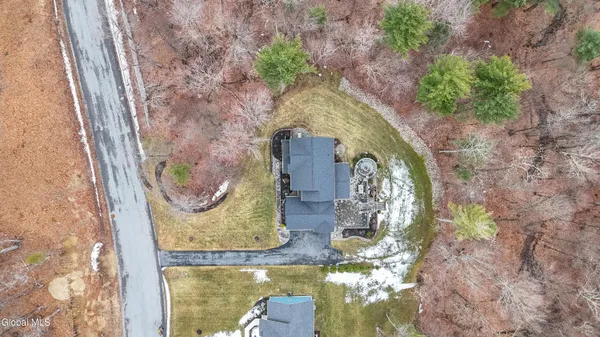 $949,900 | 10 Jennifer Lane, Ballston Spa, NY 12020
