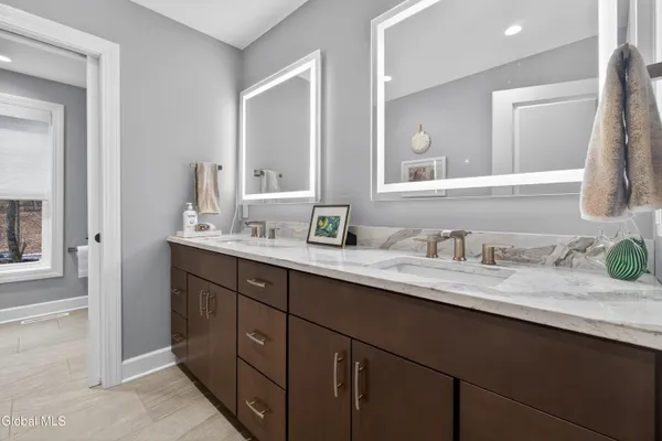 $949,900 | 10 Jennifer Lane, Ballston Spa, NY 12020